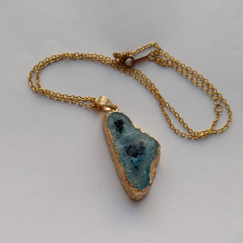 31 Collar Geoda Azul con Borde Dorado – Calma Profunda y Magia Ancestral