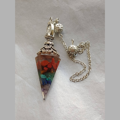 67 Péndulo de Resina con Siete Chakras — Equilibrio, Armonía y Energía Multicolor